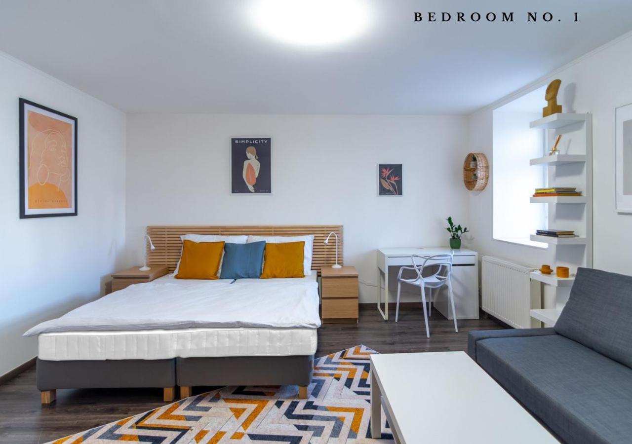 The Bookhouse, 5-bedroom By Castle * Praha